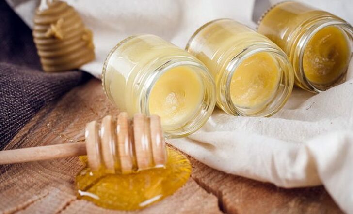 At home you can prepare an ointment for the treatment of thoracic osteochondrosis
