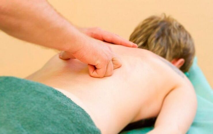 Carrying out chest back massage for osteochondrosis